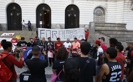 Entregadores protestam contra modalidade nova de trabalho do iFood