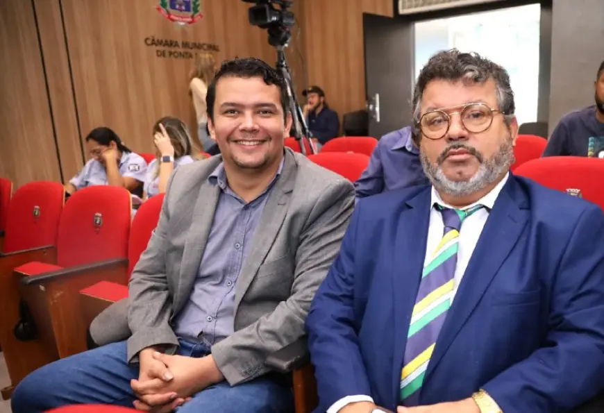 Carlos Bernardo prestigia sessão e destaca relevância do Legislativo de Ponta Porã