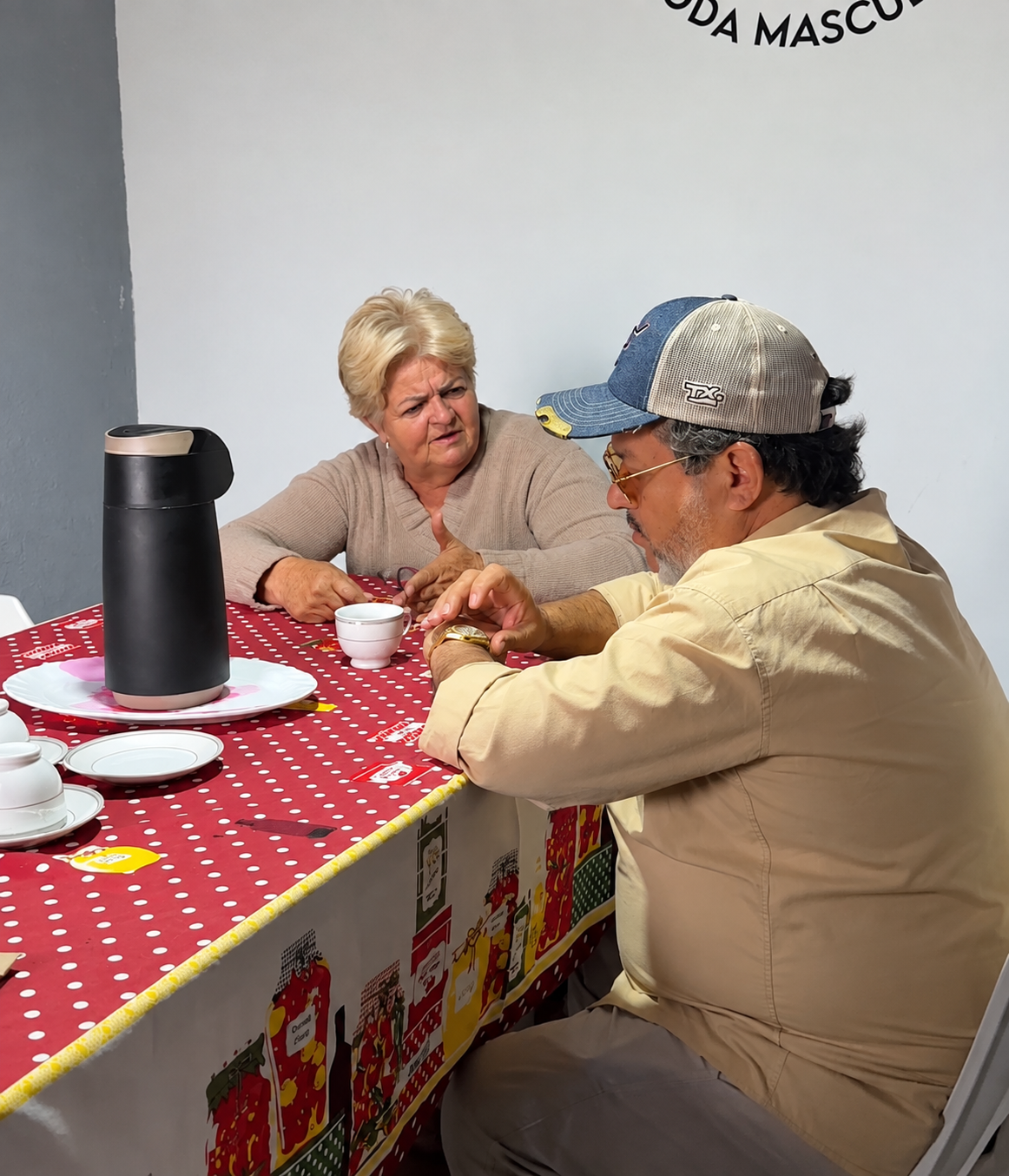 Em Nova Andradina, Carlos Bernardo reencontra antigas vizinhas e relembra início da trajetória