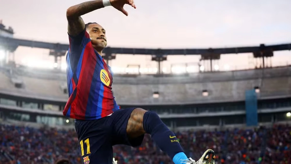 Raphinha faz história e tem início mais goleador no Barcelona em quase 70 anos