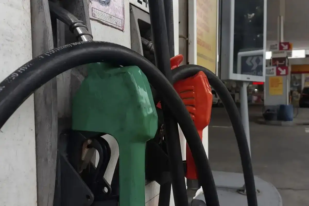 Combustíveis: governo corta R$ 0,63 de tributos da gasolina e anuncia ajuda de R$ 1 para o diesel