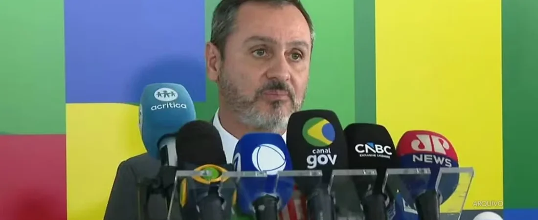 Diretor da PF diz a Fachin que investigação não monitorou André Mendonça e defende relatório sobre ministro