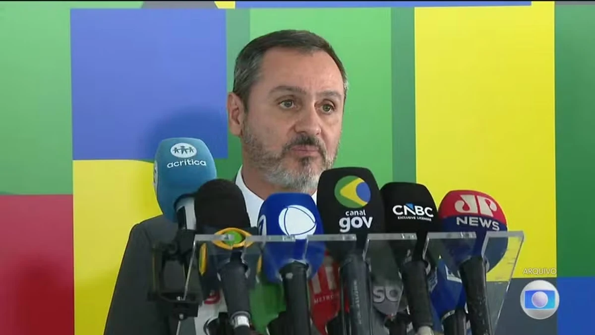 Diretor da PF diz a Fachin que investigação não monitorou André Mendonça e defende relatório sobre ministro