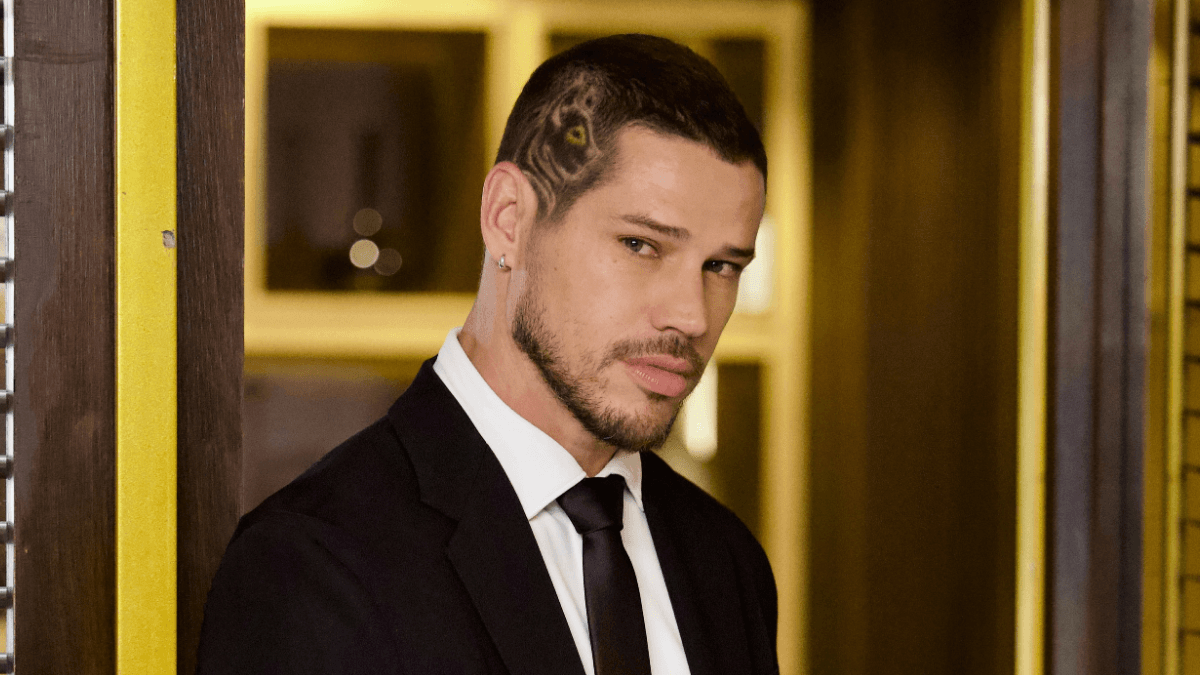José Loreto fala sobre decisão de deixar sensor de glicose visível em novela
