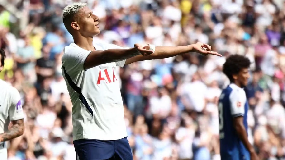 Vasco acena com compra de Richarlison e aposta na vontade do atacante