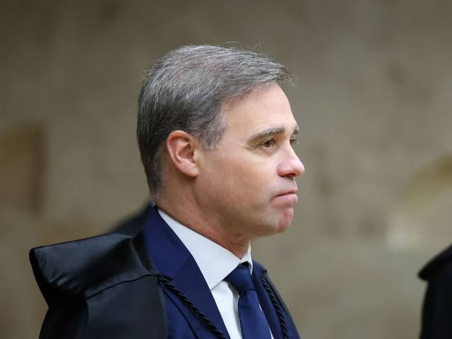 TSE manda retirar vídeo de Janones e Lindbergh sobre supostas propostas de Flávio Bolsonaro